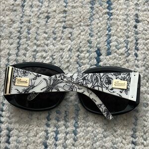 Gucci Black Lens White Floral-Print Rectangular Sunglasses with Gold Logo